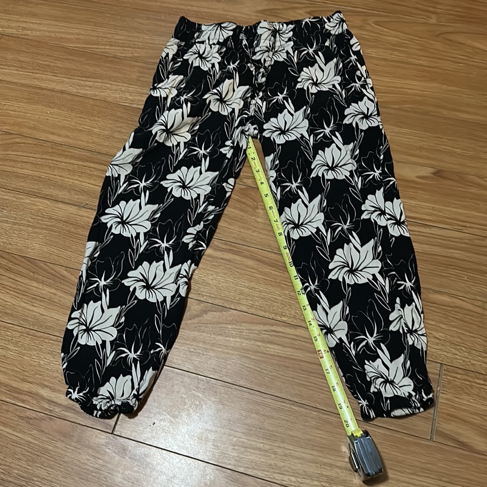 O’Neill Capris - Picture 2 of 7
